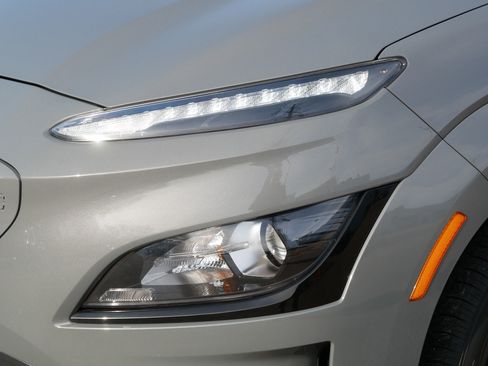 Used 2023 Hyundai Kona SE w/ Cargo Package FWD image 16