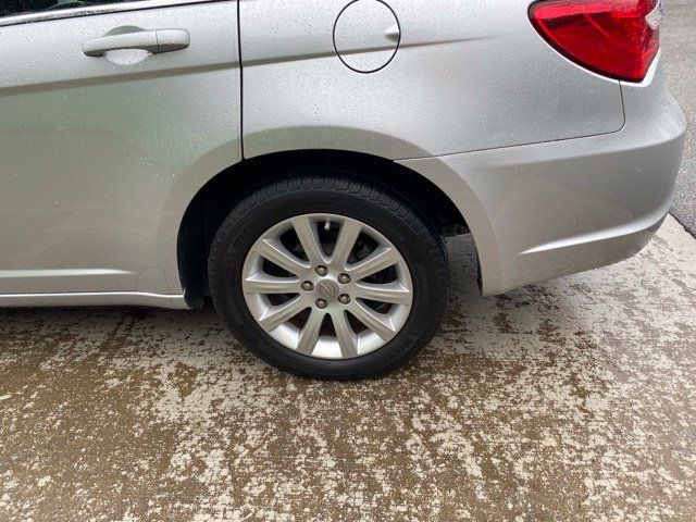 Used 2012 Chrysler 200 Touring FWD image 14