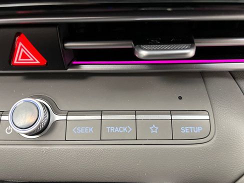 Used 2025 Hyundai Elantra SEL image 48