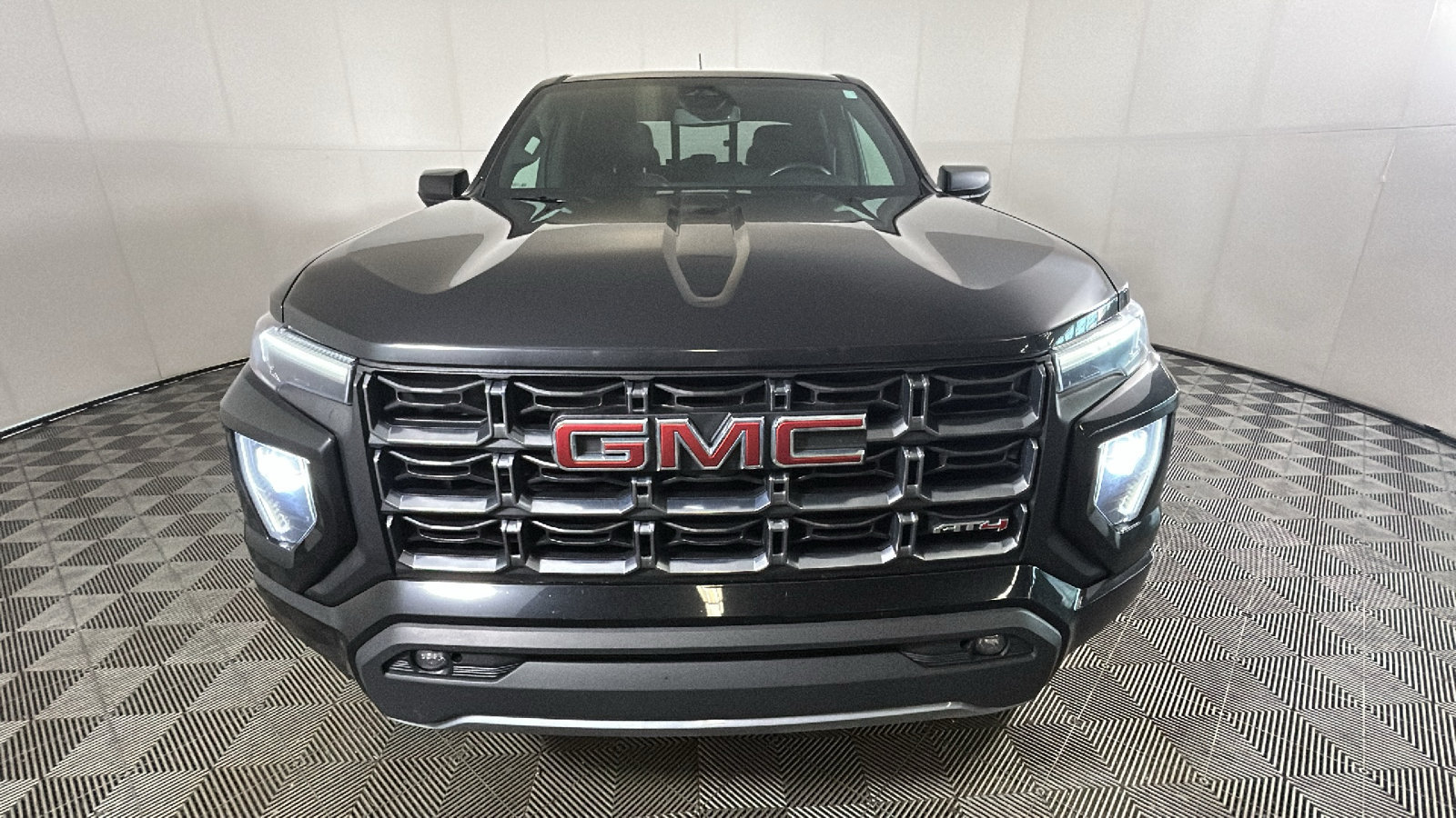 Used 2023 GMC Canyon AT4 AWD/4WD image 8