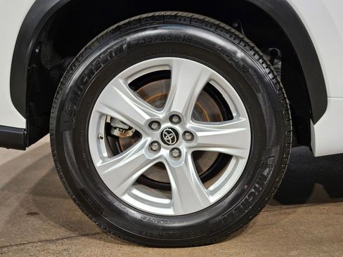 Certified 2025 Toyota Highlander LE FWD image 17