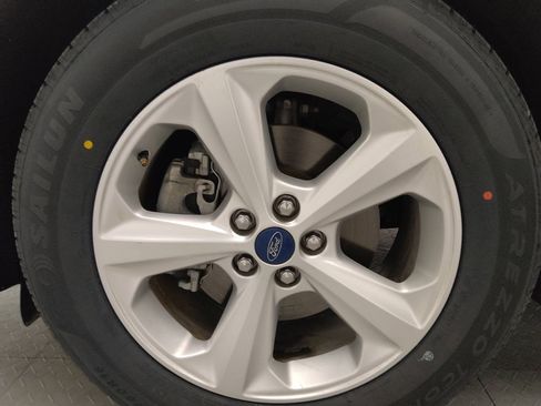 Used 2019 Ford Edge SE image 31