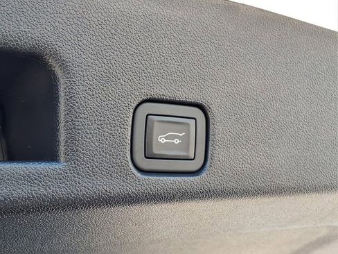 Used 2025 GMC Acadia Elevation image 27