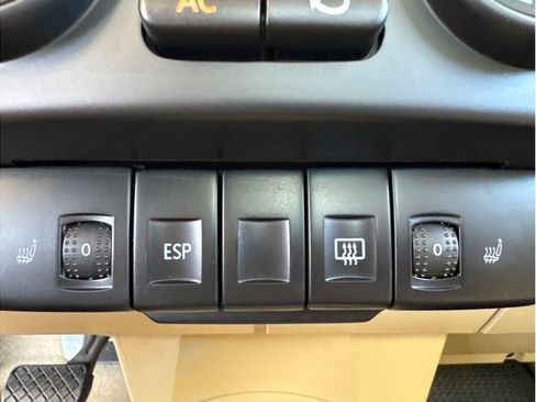 Used 2010 Volkswagen Beetle Final Edition FWD image 21