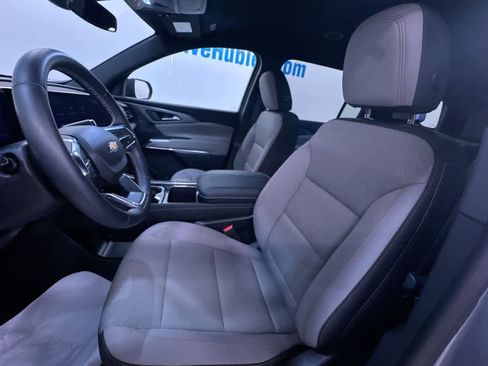 Used 2025 Chevrolet Traverse LT image 14