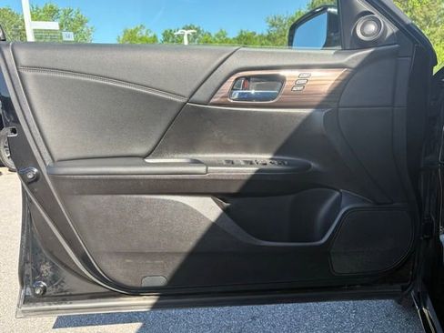 Used 2017 Honda Accord EX-L image 10