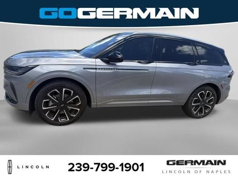 Used 2024 Lincoln Nautilus Reserve w/ Equipment Group 203A AWD/4WD image 3