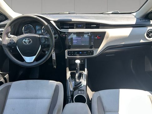Used 2018 Toyota Corolla LE FWD image 12
