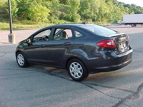 Used 2013 Ford Fiesta SE w/ Super Fuel Economy Pkg FWD image 8