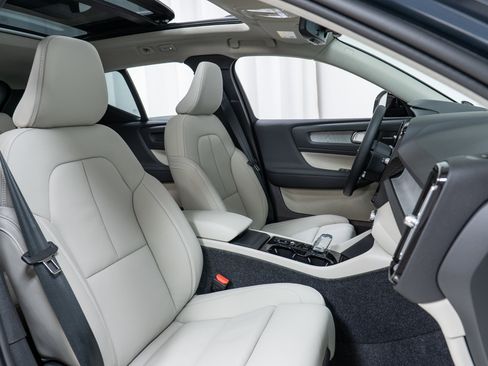 New 2026 Volvo XC40 B5 Ultra w/ Climate Package image 22