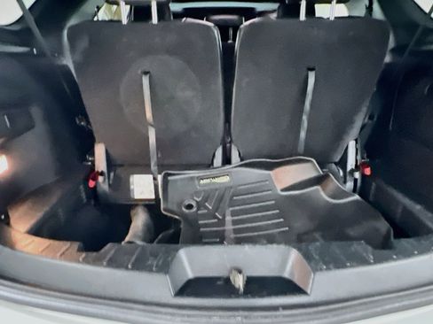 Used 2018 Ford Explorer XLT w/ Equipment Group 202A AWD/4WD image 34