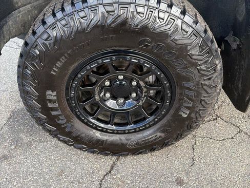 Used 2024 GMC Canyon AT4X w/ AT4X AEV Edition image 4