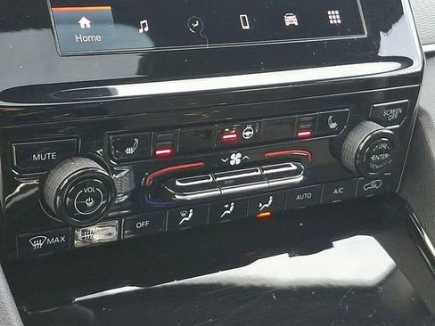 Used 2023 Jeep Grand Cherokee Altitude image 17