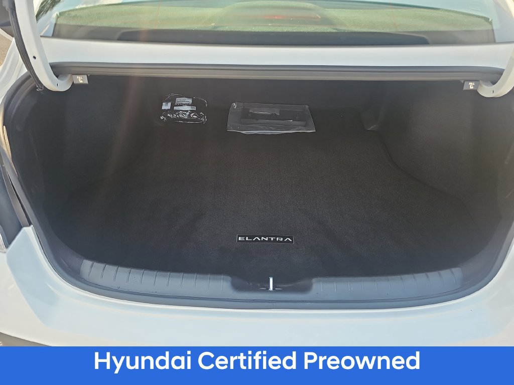 Certified 2025 Hyundai Elantra SEL FWD image 12