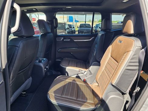 New 2026 GMC Acadia Denali Ultimate AWD/4WD image 47
