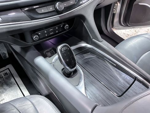 Used 2020 Buick Enclave Essence image 28