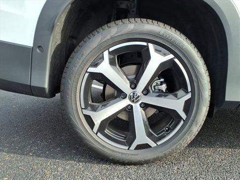 New 2025 Volkswagen Tiguan SE image 5