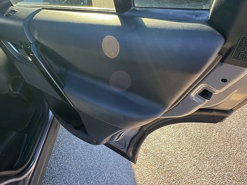 Used 2013 Land Rover LR2 image 22