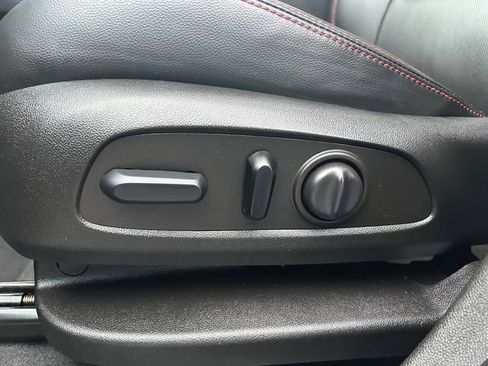 Used 2022 Chevrolet Equinox RS w/ RS Leather Package FWD image 21