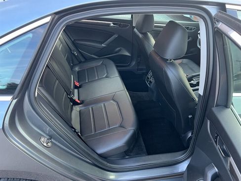 Used 2016 Volkswagen Passat 1.8T SE image 12
