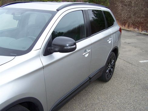 Used 2019 Mitsubishi Outlander LE image 21