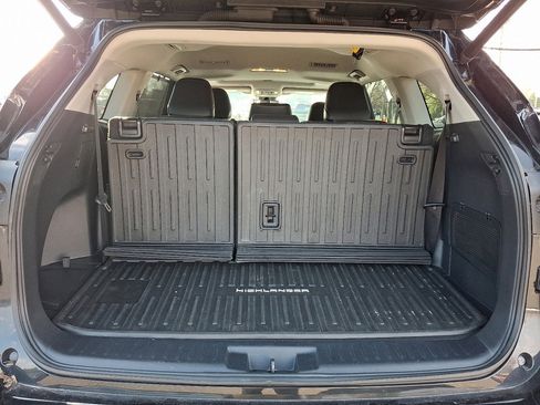 Used 2023 Toyota Highlander XLE image 18