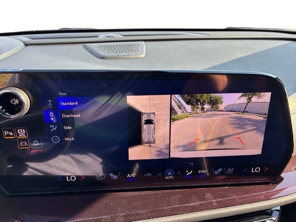 New 2027 Chevrolet Traverse RS w/ LPO, Floor Liner Package FWD image 27