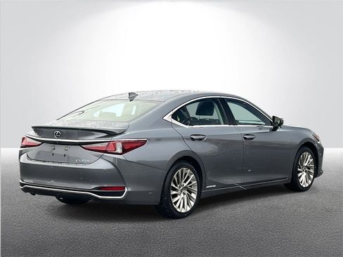 Used 2019 Lexus ES 300h w/ Luxury Package image 5