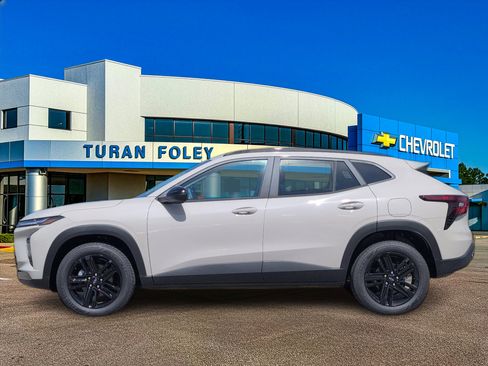 New 2026 Chevrolet Trax ACTIV image 2