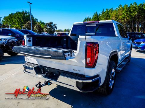 Used 2022 GMC Sierra 1500 SLT w/ SLT Convenience Package image 9