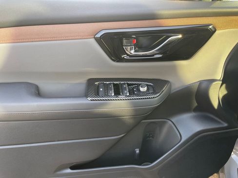 Used 2025 Subaru Forester Sport image 8