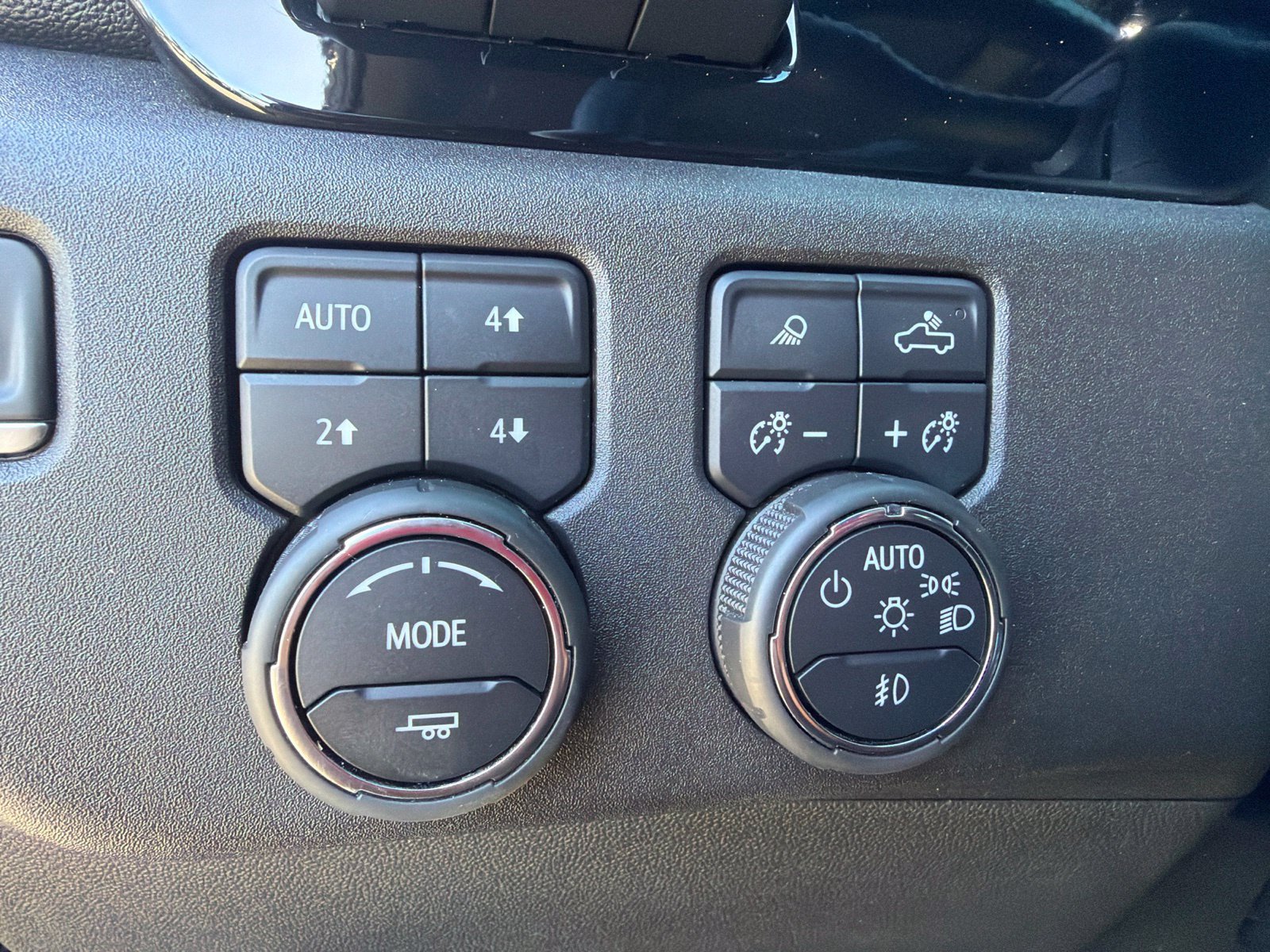 Used 2024 Chevrolet Silverado 2500 LTZ w/ LTZ Convenience Package AWD/4WD image 25