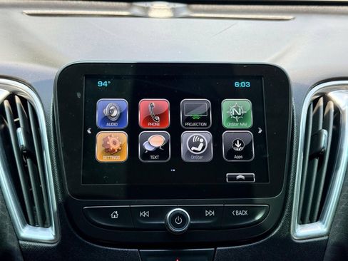 Used 2018 Chevrolet Malibu LT FWD image 38