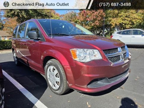 Used 2018 Dodge Grand Caravan SE w/ UConnect Hands-Free Group image 3