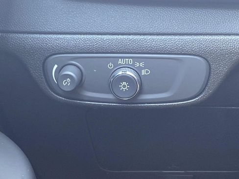 Used 2022 Chevrolet Bolt EUV Premier w/ Sun & Sound Package image 31