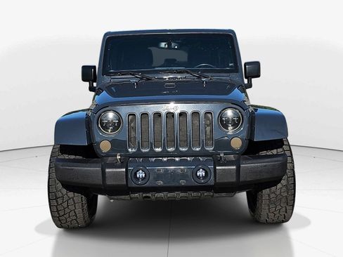 Used 2017 Jeep Wrangler Unlimited Sahara w/ Connectivity Group AWD/4WD image 9