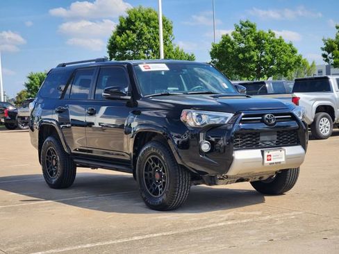 Used 2022 Toyota 4Runner TRD Off-Road Premium w/ Moonroof Package AWD/4WD image 2