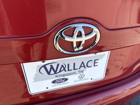 Used 2012 Toyota Camry LE image 7