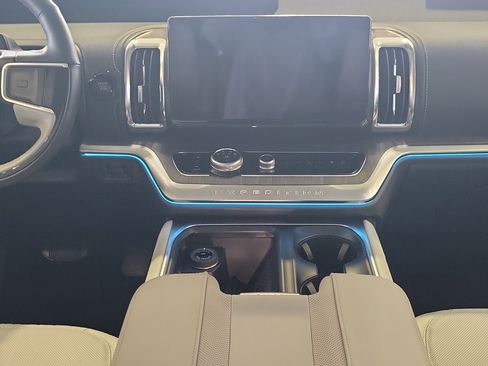 New 2025 Ford Expedition Platinum w/ Platinum Ultimate Package image 22