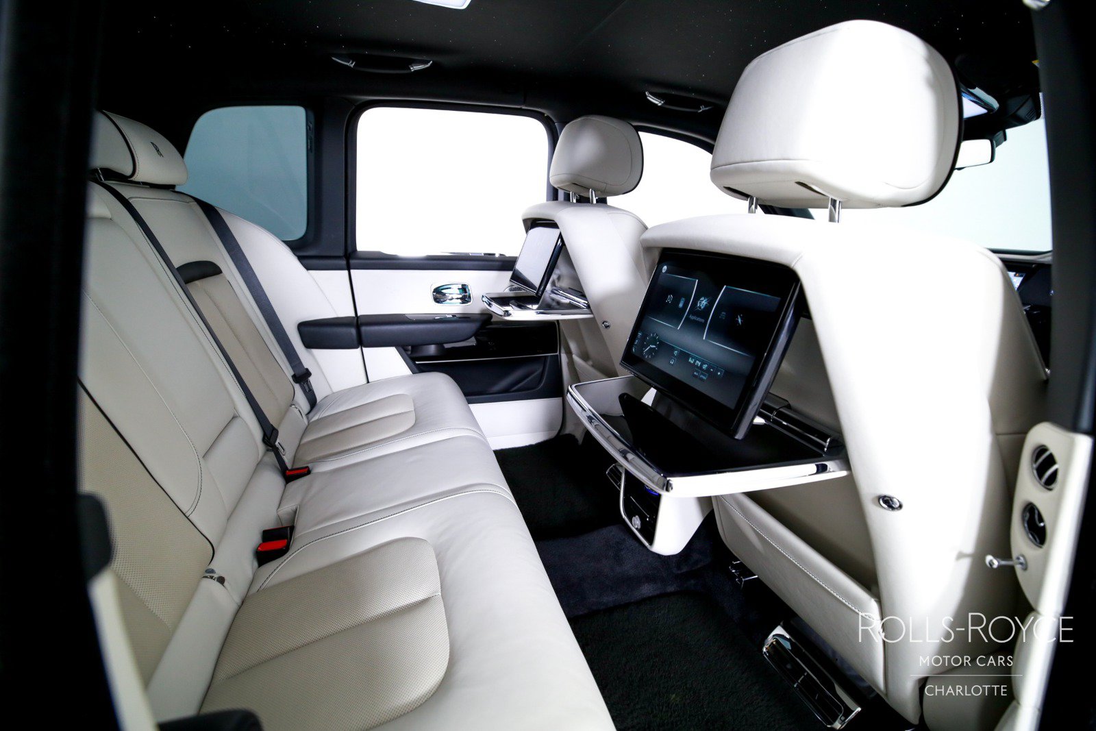 Used 2023 Rolls-Royce Cullinan w/ Cullinan Package AWD/4WD image 30