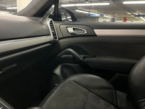 Used 2016 Porsche Cayenne GTS AWD/4WD image 33