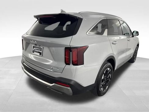 Used 2025 Kia Sorento S FWD image 10