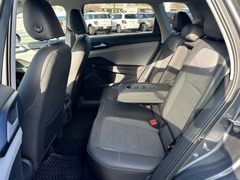 Used 2024 Volkswagen Taos SE image 18