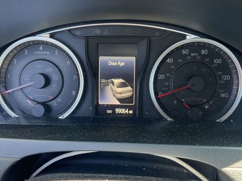 Used 2015 Toyota Camry SE image 5