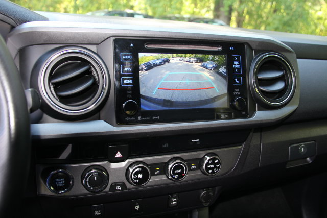 Used 2017 Toyota Tacoma TRD Sport w/ Tow Package (A/T) AWD/4WD image 25