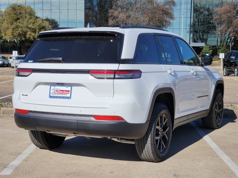 New 2026 Jeep Grand Cherokee Altitude image 6