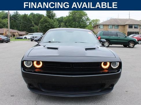 Used 2017 Dodge Challenger SXT RWD image 3