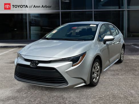 Used 2024 Toyota Corolla LE FWD image 2