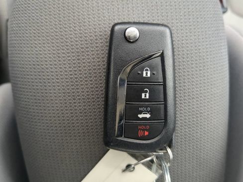 Used 2022 Toyota Corolla LE image 32