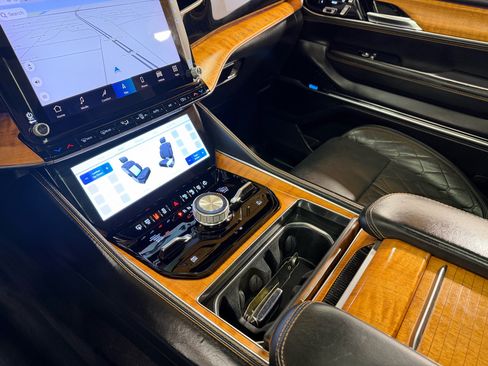 Used 2022 Jeep Grand Wagoneer Series III w/ Rear Seat Video Group 1 image 21